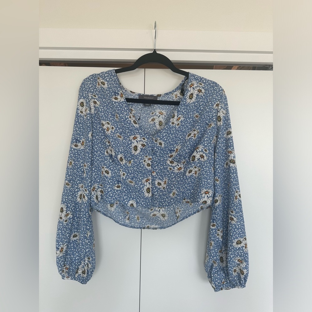 Floral bell sleeve crop with button front